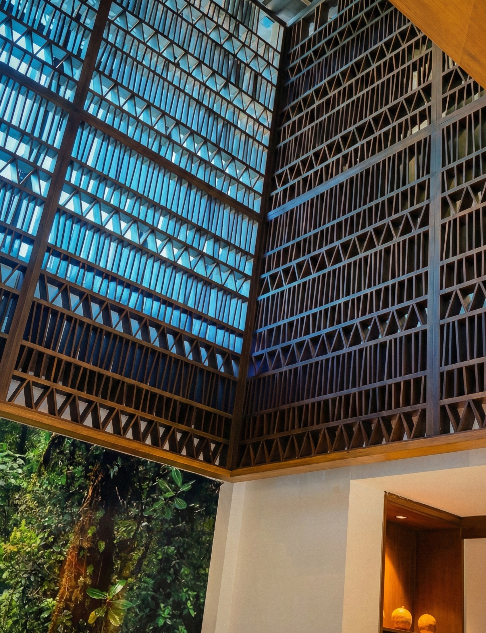 Artesano trabajando madera fina